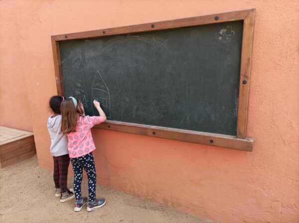 PISSARRA PER AULA A L'EXTERIOR