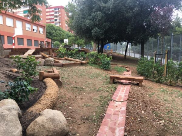 CANAL D'AIGUA DE MAÓ MASSÍS AMB LLOSA DE CIMENT ARMAT