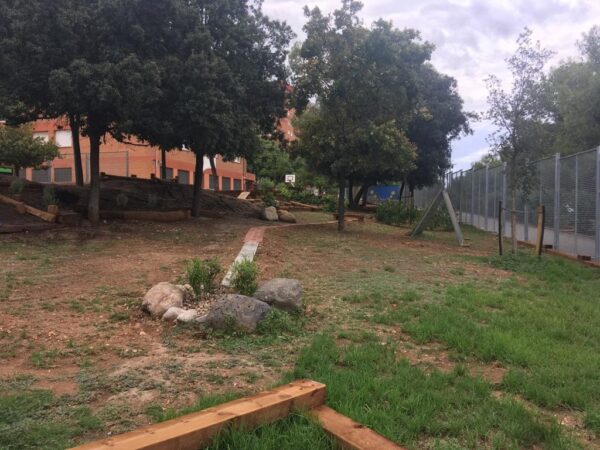 CANAL D'AIGUA DE MAÓ MASSÍS AMB LLOSA DE CIMENT ARMAT