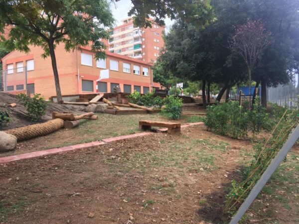 CANAL D'AIGUA DE MAÓ MASSÍS AMB LLOSA DE CIMENT ARMAT