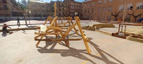 ESTRUCTURA TRONCS AMB TARIMES I CORDES