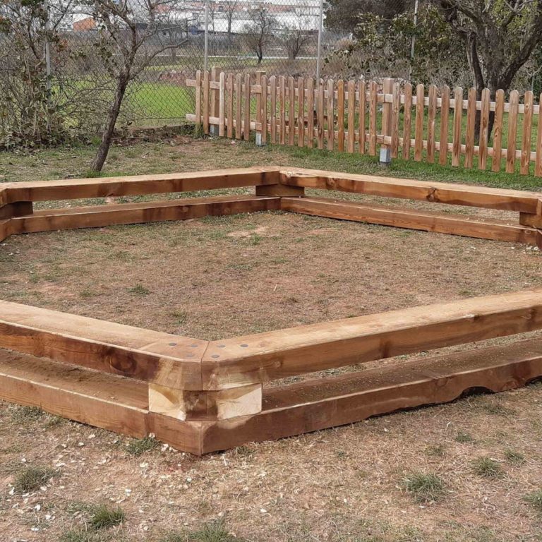 AGORA HEXAGONAL DE TRES PISOS