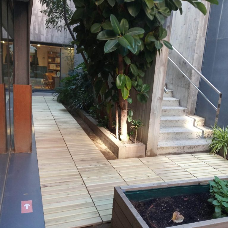TARIMA QUADRADA AMB LLISTONS
