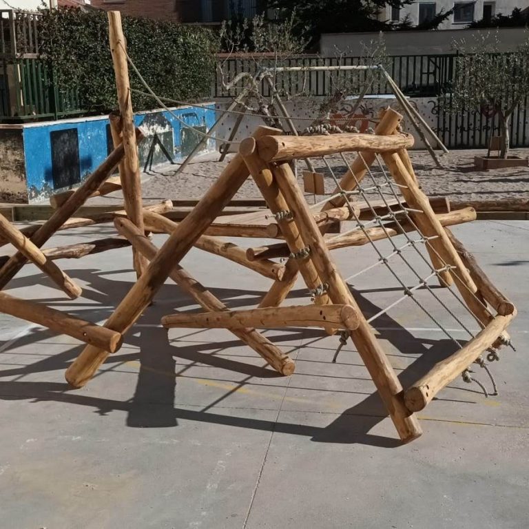 ESTRUCTURA TRONCS AMB TARIMES I CORDES