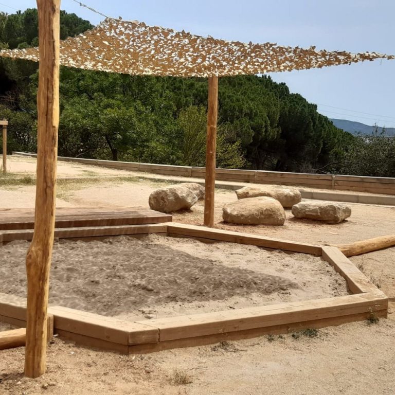 UMBRACLE AMB 4 TRONCS D'ACÀCIA